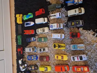 Forskellige farver legetøjs biler