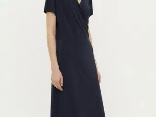 By Malene Birger kjole med detaljer