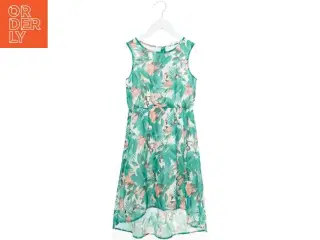 Blomstret sommerkjole fra H&M (str. 140)