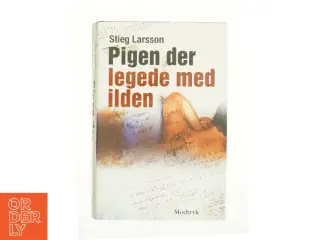 Pigen der legede med ilden af Stieg Larsson (bog)