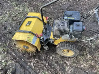 Fejekost til sne/fliser. Kører fint.