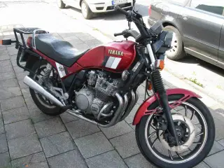 KØBES: Yamaha XJ 750 Seca el. XJ 900 F