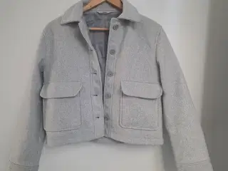 Jakke/blazer, H&M, str. 158-164 (13-14 år). 