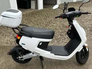 El scooter Niu Mqi+ 45.