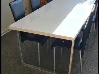 Spisebord med stole