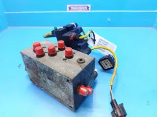 New Holland FX 38 Hydraulikventil 84037241