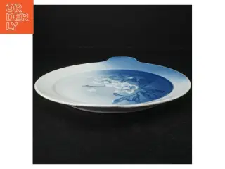 Blå og hvid dekorativ porcelænstallerken fra Bing og Grøndal (str. Ø 26. cm)