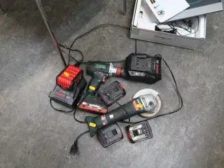 2 stk. akku håndværktøj BOSCH med 5 stk. batterier og 2 stk. ladere