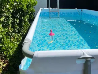 Stor rektangulær pool inkl. sandfilterpumpe og til