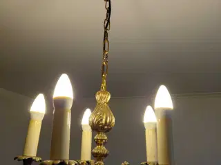 Lysekrone sælges