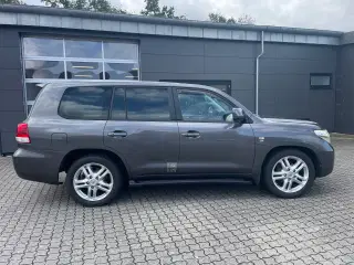 Toyota Landcruiser 200
