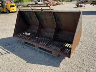- - - Frontskovl