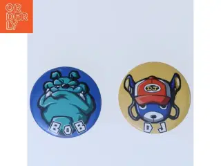 To runde badges med tegneseriefigurer (str. Ø 4 cm)