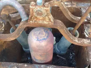 1883 årg. hestetrukken vippekarpumpe kobber m.m.