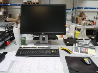 Computerskærm HP, tastatur, håndscanner, computer LENOVO