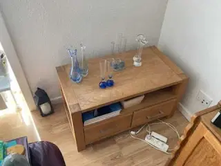 Tv bord i eg