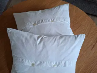 2 søde hvide puder