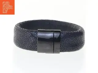 Sort armbånd med spænde (str. Ø 6 cm)