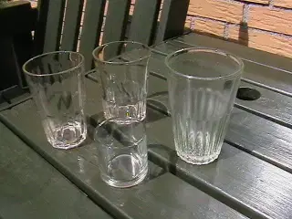 4 Ældre Glas