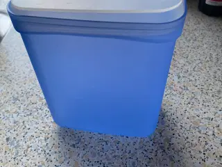 Tupperware 