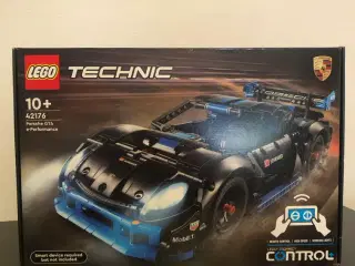 LEGO Technic 42176 Porsche GT4 e-Performance