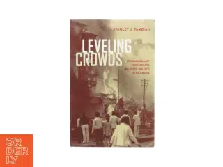 Leveling crowds af Stanley J. Tambiah (bog)