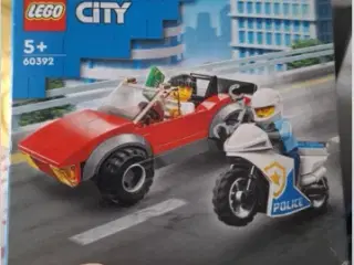 LEGO City 60392 Politimotorcykel og racerbil.