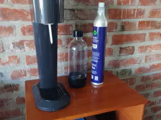 Sodastream med en flaske og ny Co2 