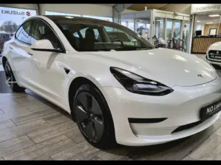 Tesla Model 3 med lav kilometer