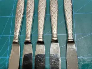 stjerne pletsølv knive sælges `kr 50,-