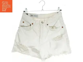 Hvide denim shorts med flossede kanter fra Zara (str. S)