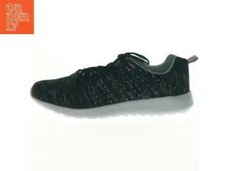 Sorte sneakers (str. 46)