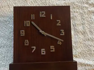 Antik ur med Møntinkast