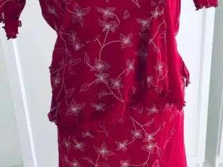 T-shirt + nederdel sæt fra Annesofie