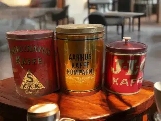 Trendy retro kaffedåser fra butik