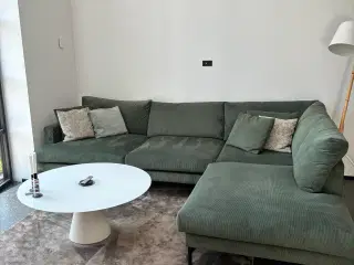 Flot flaskegrøn sofa i fløjl