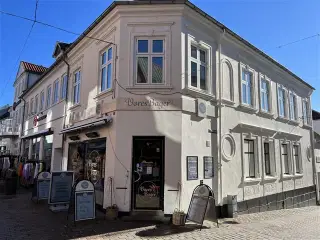 Nyistandsat 3 værelses lejlighed er nu til leje på en af midtbyens hyggeligste gader, Viborg