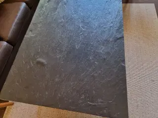 Sofabord med massiv skiferplade og aluminiums stel