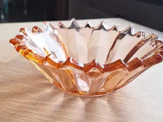 Skål I presset glas 