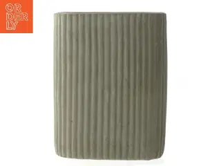 Grå riflet vase (str. 15x11,5 cm)