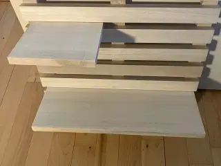 Hylde med flytbar hylder