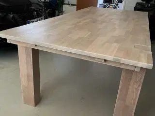 massivt spisebord