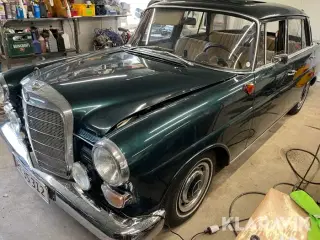 Veteran bil Mercedes-Benz 200 D w110