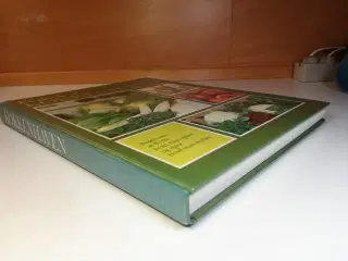 Få glæde af KØKKENHAVEN inde og ude  