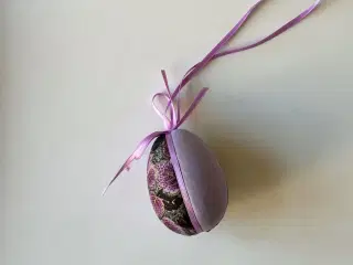 Lille påskeæg, lilla m mørke blomster