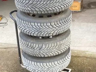 Vinterdæk + reservehjul Skoda Oktavia + 2 stativer