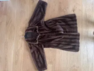 Lang brun mink pels 