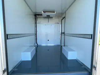 Fabriksny Renault Master kølebil (Automatgear)
