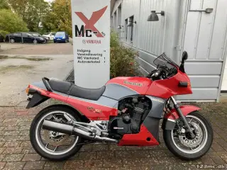Kawasaki GPZ 900 R