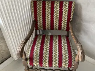 Stofbetrukken stol i rød og grøn